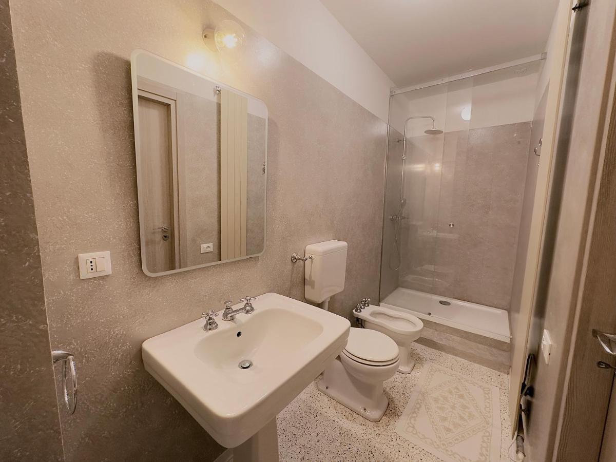 Minimal Apartment Navigli Мілан Екстер'єр фото