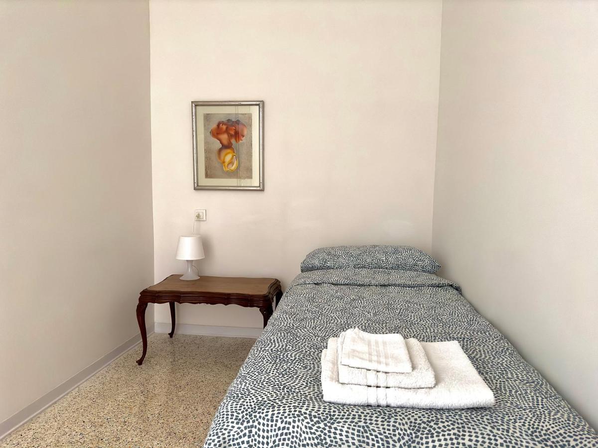 Minimal Apartment Navigli Мілан Екстер'єр фото