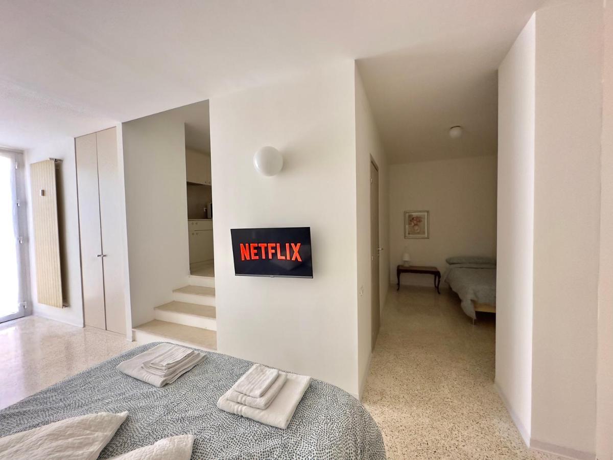 Minimal Apartment Navigli Мілан Екстер'єр фото